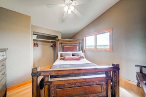 The main bedroom offers a queen size bed, closet, bench and great views.