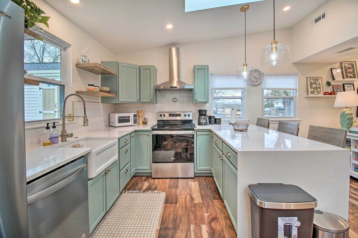 Sunny Front Royal Vacation Rental w/ Hot Tub!