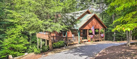 Ellijay Vacation Rental | 4BR | 3BA | 2,428 Sq Ft | 1 Step Required to Enter