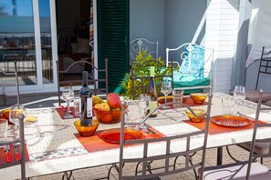 dining table, terrace