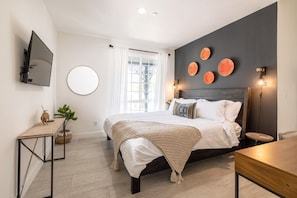 Cali King Bed
