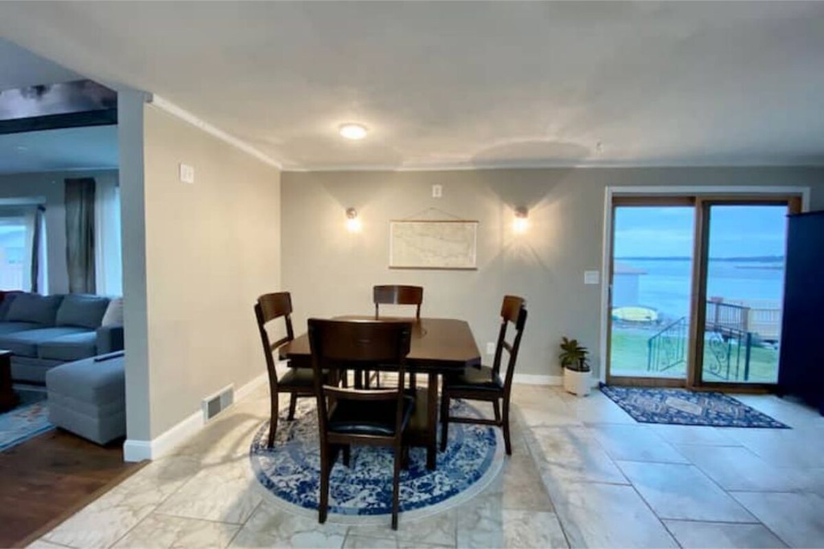 Family friendly home on Oneida lake with dock