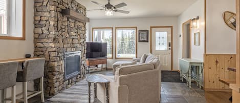 Beautiful Bright Suite right at the base of the Alpine Meadows Chair!