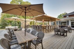 outdoor tiki deck and bar 