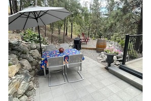 Outdoor dining area 