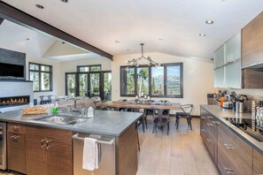 Kitchen - Summer