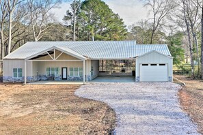 House Exterior | Single-Story Home | Fire Pit