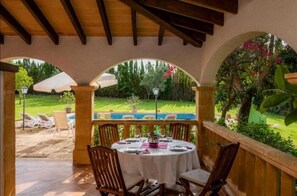 Outdoor dining