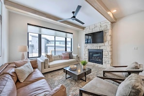 Living Room | Smart TV | Fireplace