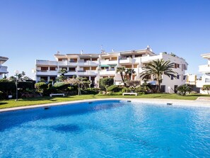 L'Eau, Plante, Ciel, Bâtiment, Propriété, Piscine, Station Balnéaire, Bleu Azur, Arbre, Condominium