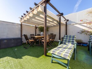 Furniture, Property, Building, Plant, Sky, Shade, Wood, Interior Design, Outdoor Furniture, Comfort