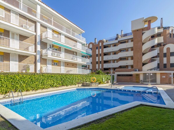 Water, Plant, Building, Daytime, Property, Sky, Azure, Swimming Pool, Window, Architecture