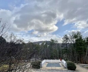 Balcony view of pool and Mt Cranmore