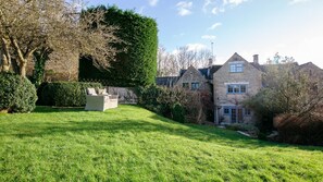Garden, Pineapple Spa Cottage, Bolthole Retreats