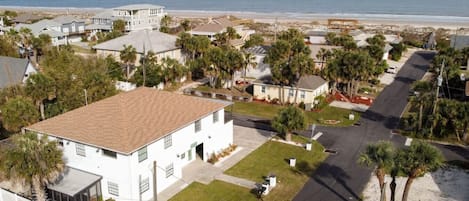 Stay at Coconut Grove and enjoy being able to walk to St. Augustine Beach & many local restaurants, including an ice cream shop next door!