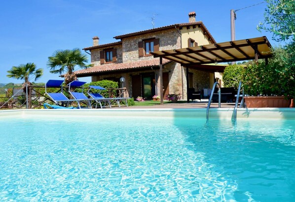 Villa Chiara, private Villa mit Pool in der Nähe von Marsciano