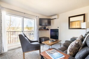 Living space with gas fireplace, 2 recliners. 