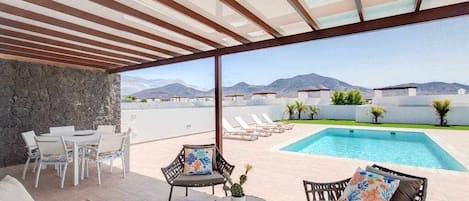 Balcony/Terrace,Pool view