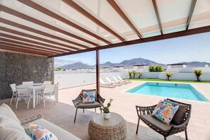 Balcony/Terrace,Pool view