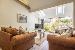 The Clockhouse, North Lopham: Comfortable garden room with bi-fold doors