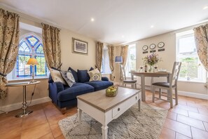 The Clockhouse, North Lopham: Snug and dining area