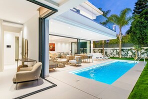 Swimming pool