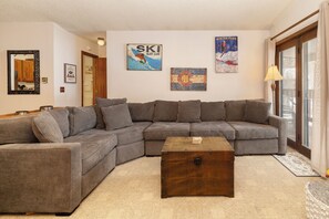 SWP Silverado II 334 living room