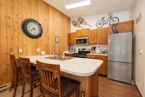 SWP Silverado II 334 breakfast bar