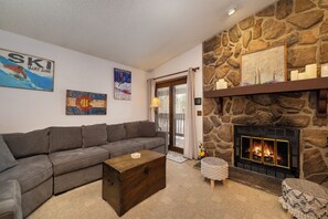 SWP Silverado II 334 living room fireplace and TV