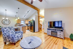Living Room | Free WiFi | Smart TV