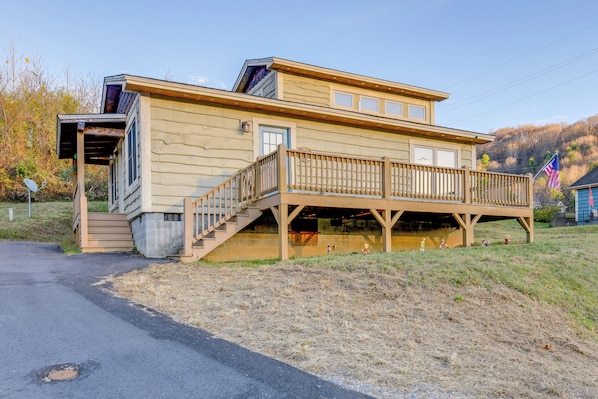 Waynesville Vacation Rental | 3BR | 2BA | Stairs Required | 1,200 Sq Ft