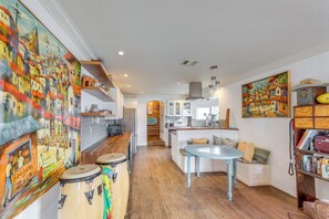 Dining Area | Dishware/Flatware