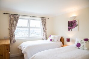 Second Bedroom - Twin Beds