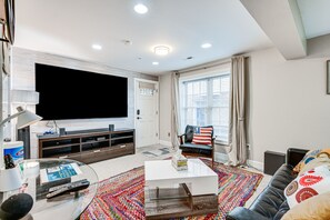 Living Area | Smart TV w/ Cable