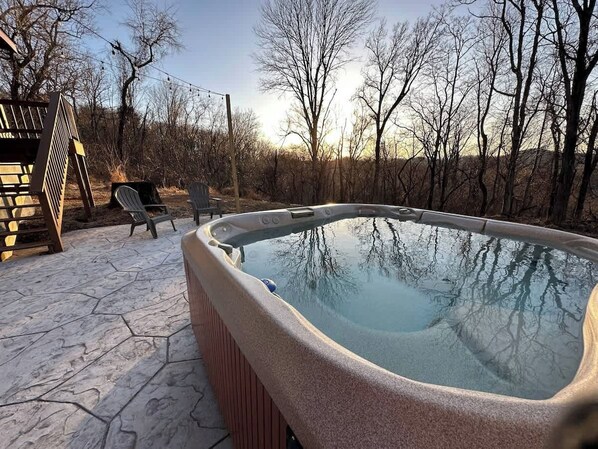 Relax in the hot tub as the sunsets with spectacular seasonal mountain views (as Spring arrives, trees ill create a private and more secluded oasis). 