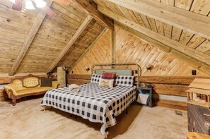 Upstairs loft with king bed