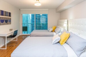 2 Queen size beds
Fully equipped linens, towels and house wares