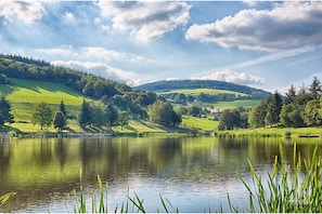 lac d yzeron à proximité 