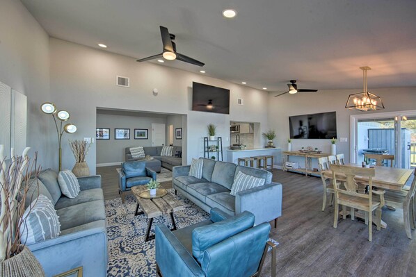 Gun Barrel City Vacation Rental | 3BR | 3BA | Step-Free Access | 2,297 Sq Ft