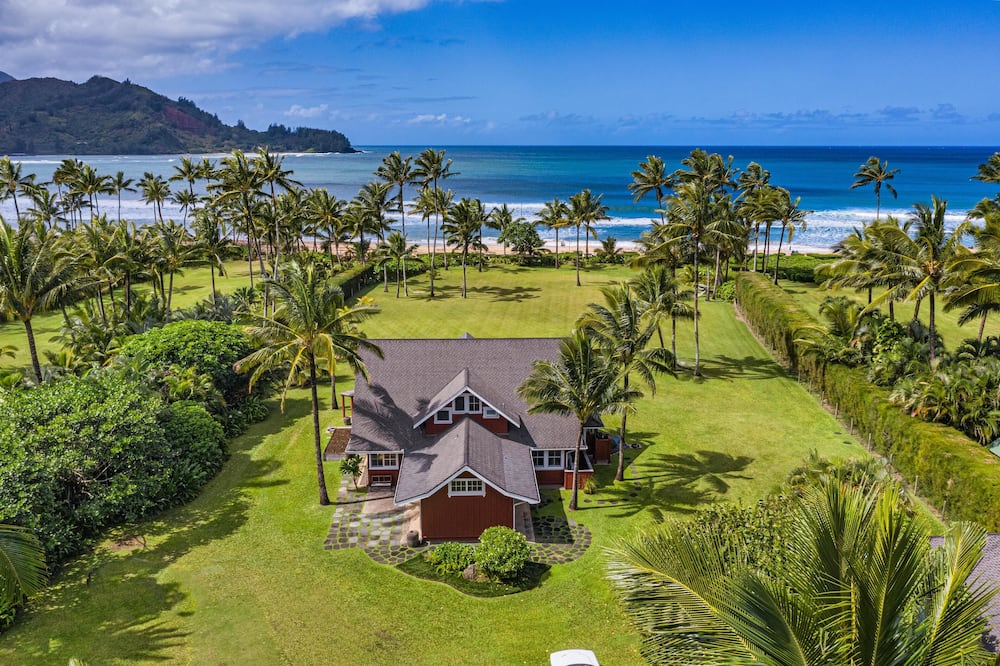 Beachfront Luxury Retreat in Hanalei Bay