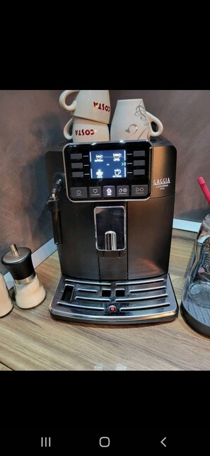 Kaffee und/oder Kaffeemaschine