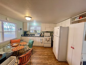 Fully equipped kitchen with dining area