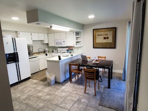 Full Kitchen