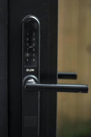 Easy to use electronic lock