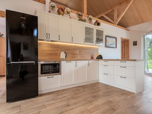 Sol, Cabinetry, Cuisine, Comptoir, Meubles, Design Intérieur, Bois, Appareil De Cuisine, Sol, Parquet