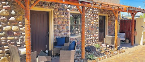 Soak up the AZ sun, Check email or read a good book in this quaint backyard!