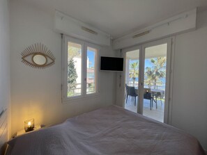 Möbel, Wohnung, Balkon, Schatten, Stuhl, Hotel, Resort, Zimmerpflanze, Eco Hotel