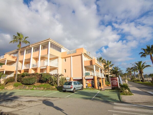 Propriété, Zone Résidentielle, Bâtiment, Domicile, Ciel, Immobilier, Maison, Architecture, Usage Mixte, Condominium