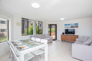 Lounge  Dining area