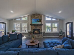 Large Living Room with Gas Log Fireplace & Flat Screen TV